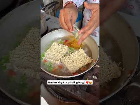 Hardworking Aunty Selling Maggi ❤️😍 || Indian Street Food #indianstreetfood #maggi #vegmaggi